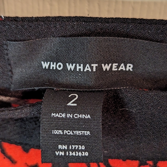 Who what wear black and red floral flare skirt size 2 (see measurements) - Picture 3 of 8